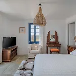Vila Agios Sostis Serifos Town